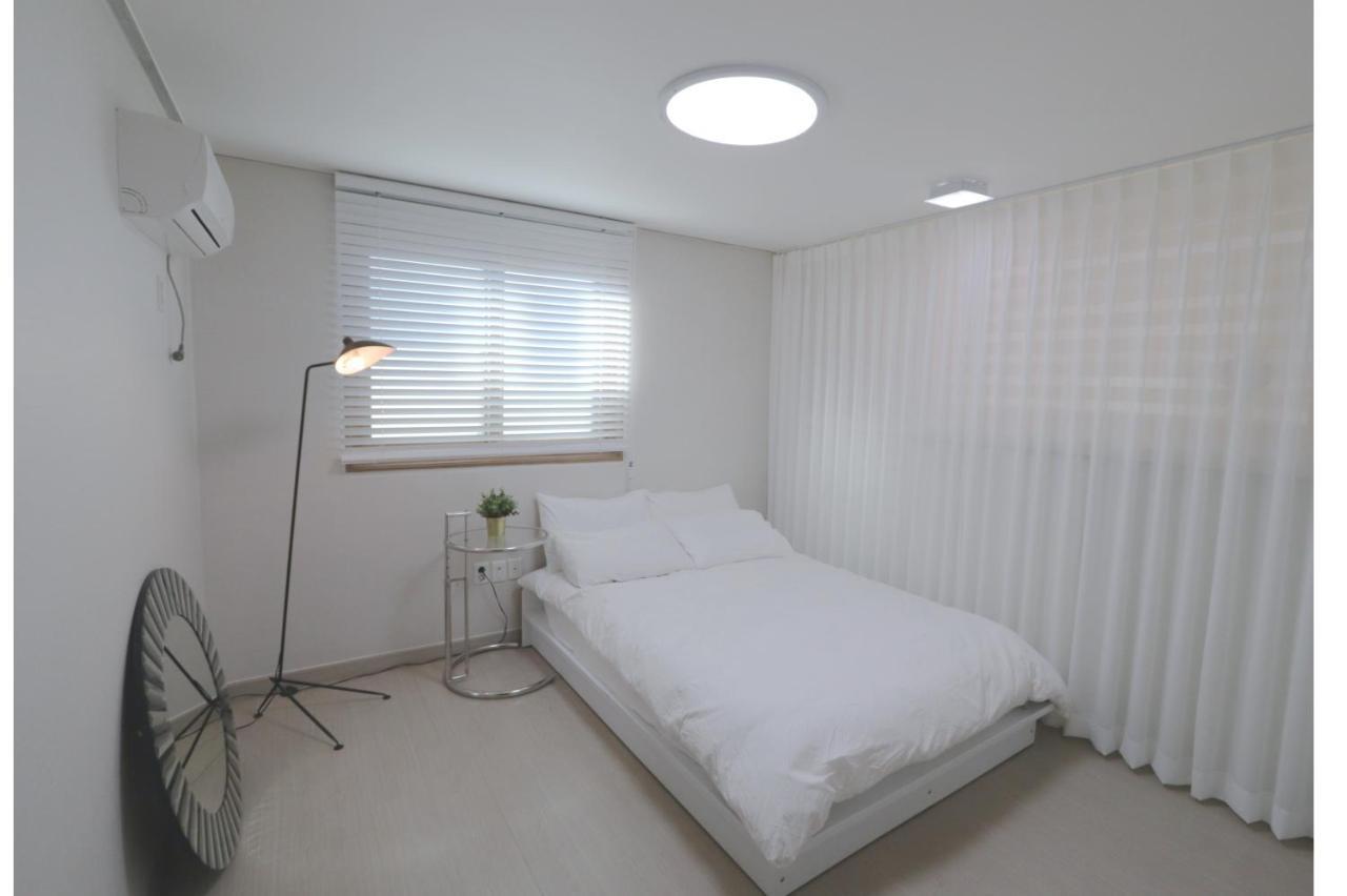Апартаменти Lovely House Hongdae Сеул Екстер'єр фото