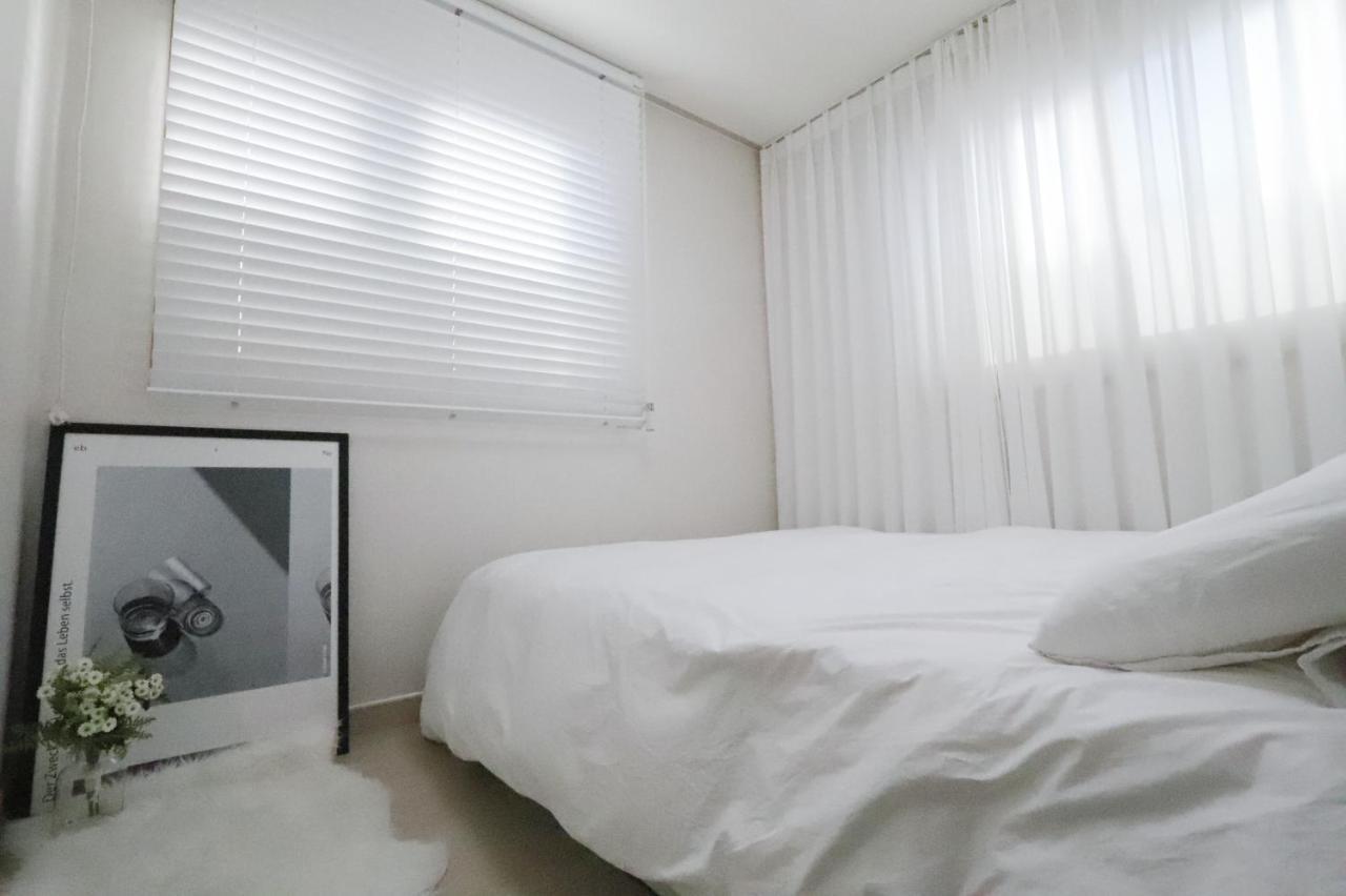 Апартаменти Lovely House Hongdae Сеул Екстер'єр фото