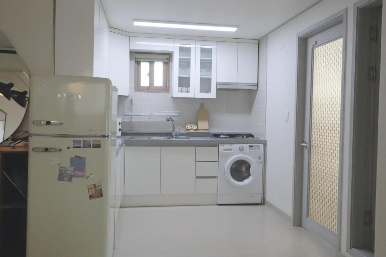 Апартаменти Lovely House Hongdae Сеул Екстер'єр фото