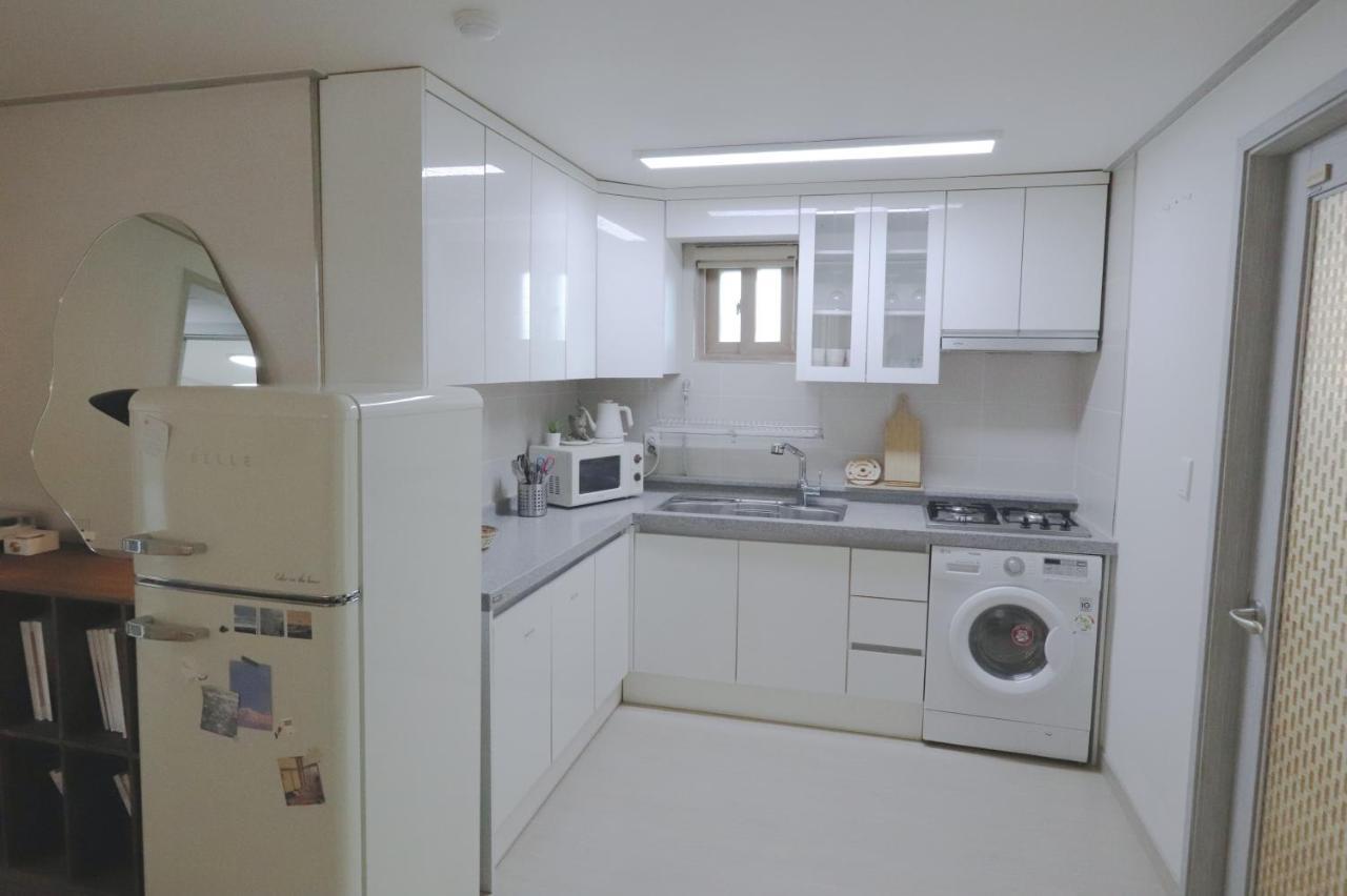 Апартаменти Lovely House Hongdae Сеул Екстер'єр фото