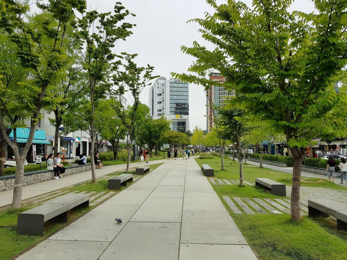 Апартаменти Lovely House Hongdae Сеул Екстер'єр фото